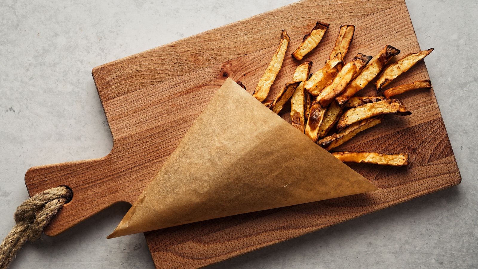 Airfryer knolselderij&shy;friet
