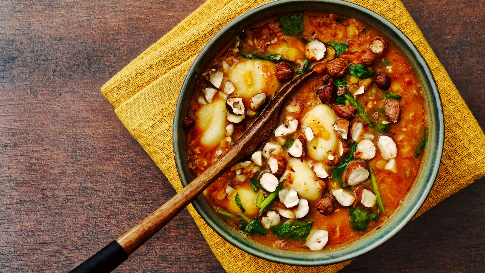 Currysoep met gnocchi en linzen