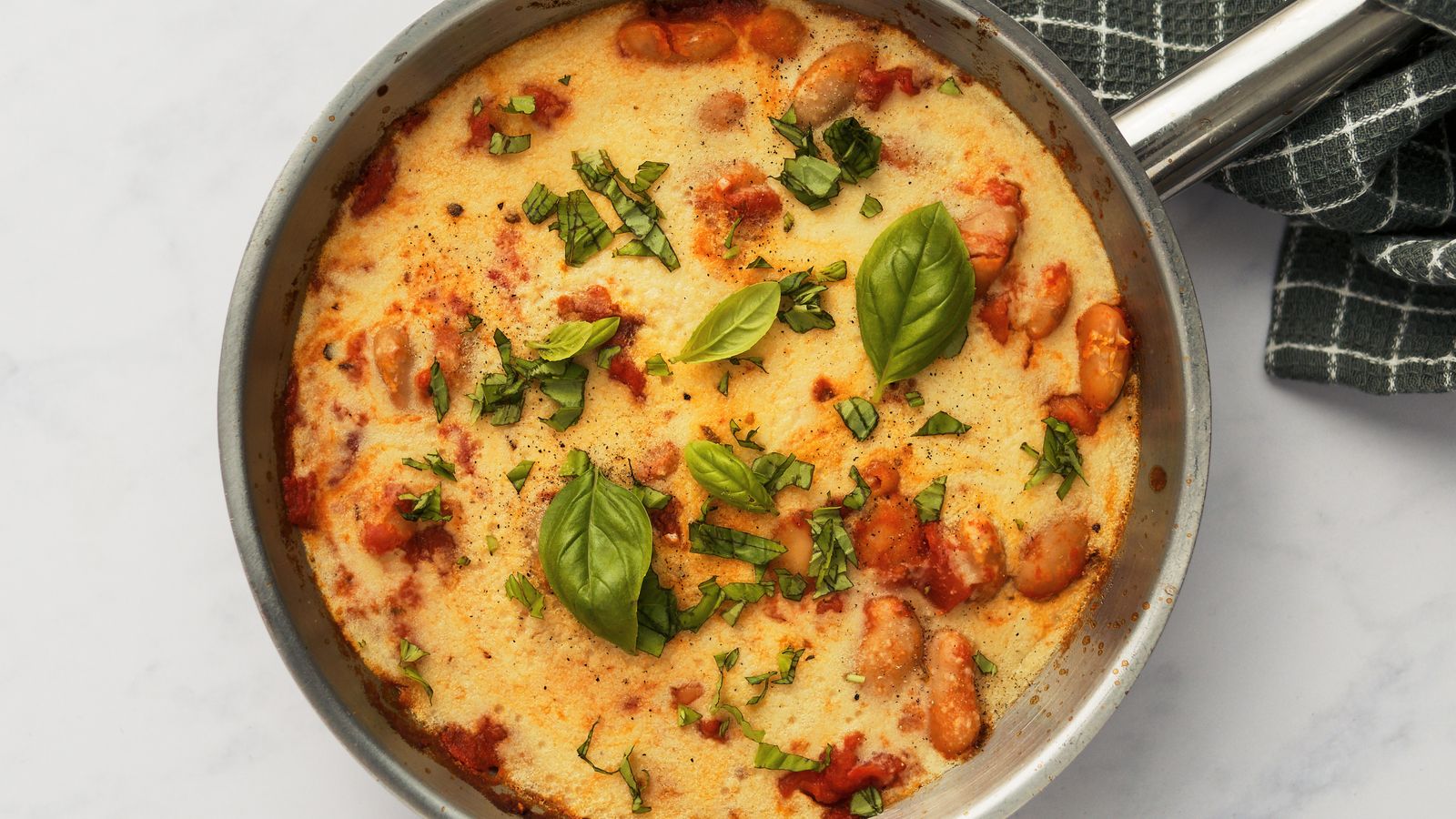 Pizzabonen met simpele cashew-mozzarella