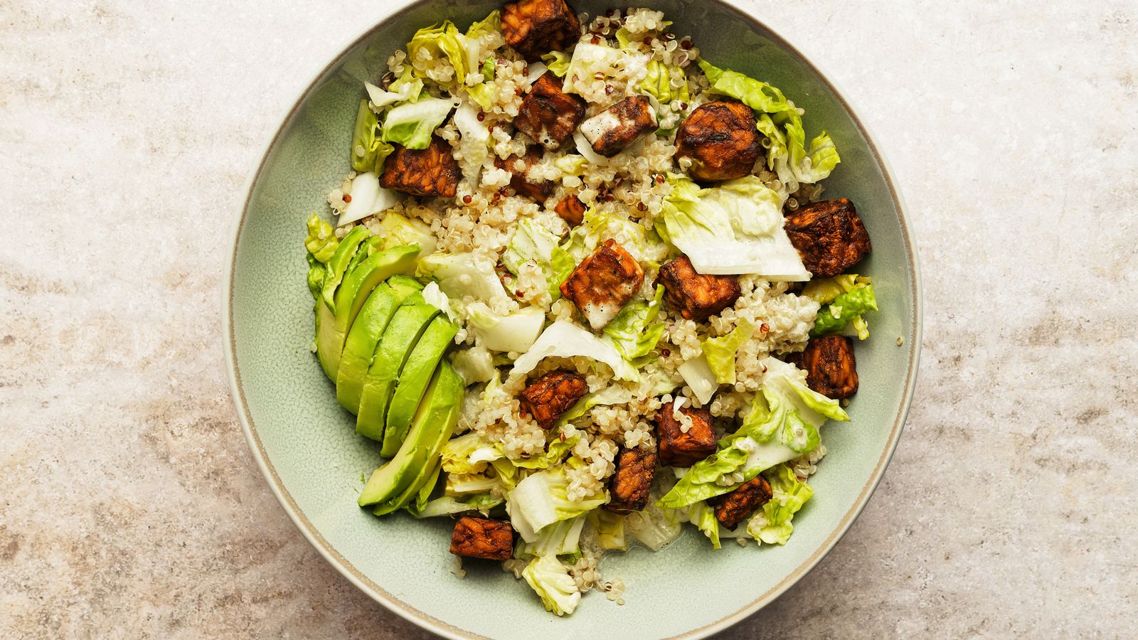 Quinoa salade met tempeh en cashewdressing